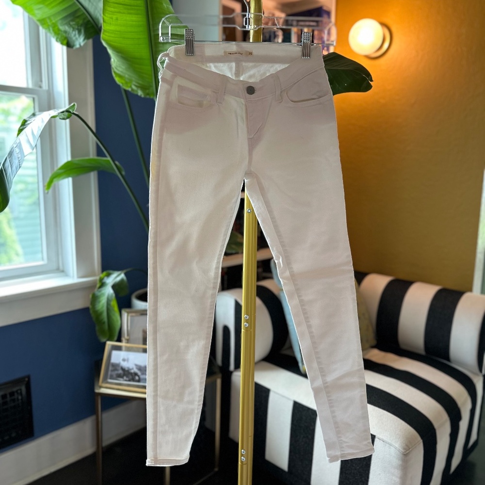 Levis 710 Super Skinny White Denim- Size 25